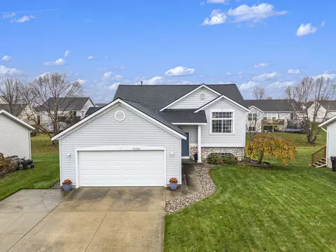 10268 Lynwood Ln, Zeeland, MI 49464