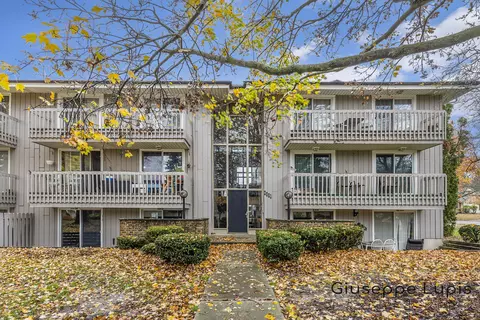 2581 Ridgecroft Dr SE #102, Grand Rapids, MI 49546