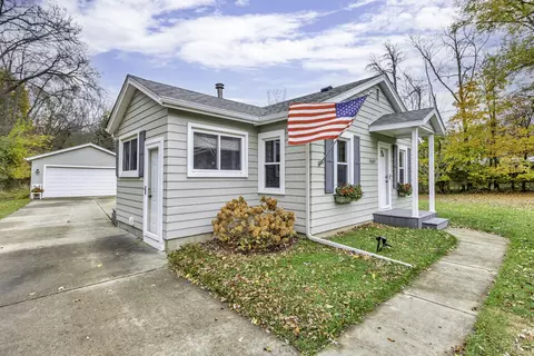 2557 Clark St, Jackson, MI 49202