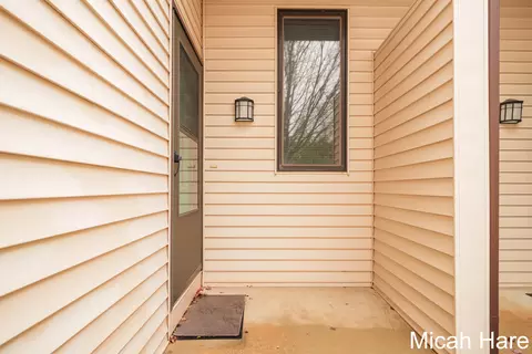 3454 Stonebluff Ln SW, Wyoming, MI 49519
