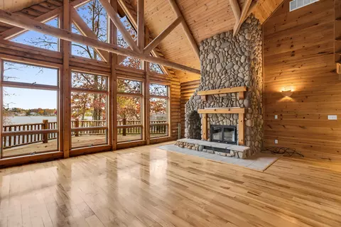 Living - 10560 Plaza Ct, Jerome, MI 49249 photo 3 of 10
