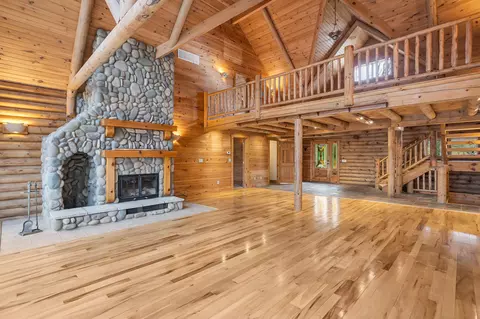 Living - 10560 Plaza Ct, Jerome, MI 49249 photo 5 of 10