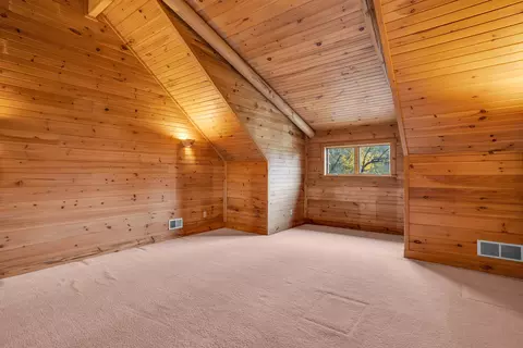 Bedroom - 10560 Plaza Ct, Jerome, MI 49249 photo 3 of 6