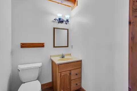 Bath - 10560 Plaza Ct, Jerome, MI 49249 photo 2 of 6