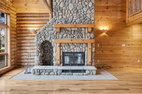 Living - 10560 Plaza Ct, Jerome, MI 49249 photo 4 of 10