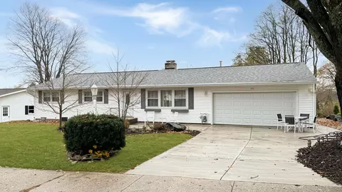 416 Crestview Pl, Cadillac, MI 49601