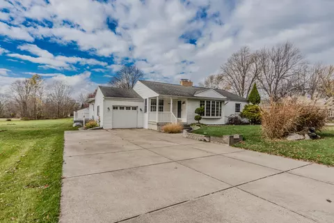 4476 Dublin Rd, Burton, MI 48529