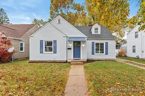 1007 Arlington St NE, Grand Rapids, MI 49505