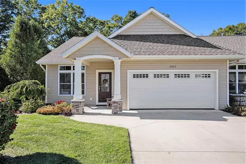 2437 Sawtooth Ct, Holland, MI 49424