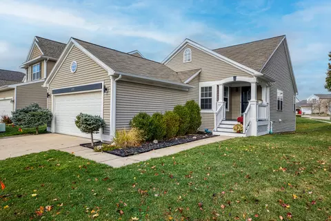 6785 Cotswald Dr, Grand Ledge, MI 48837