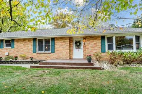 2368 Shoreham Dr, St. Joseph, MI 49085 photo 2