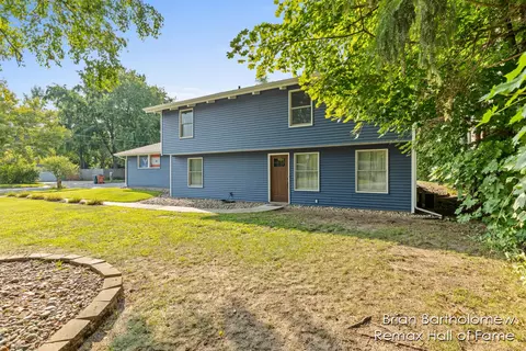 5070 10 Mile Rd NE, Rockford, MI 49341