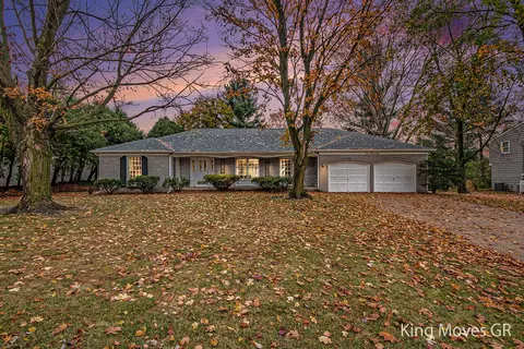 460 Arrowhead Ave SE, Grand Rapids, MI 49546