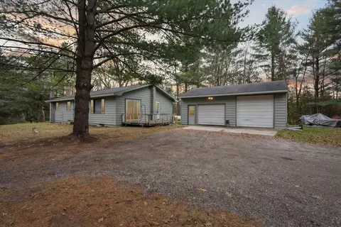 10745 Kickland Rd, Greenville, MI 48838