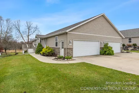 98 Homestead Acres Rd NW, Sparta, MI 49345