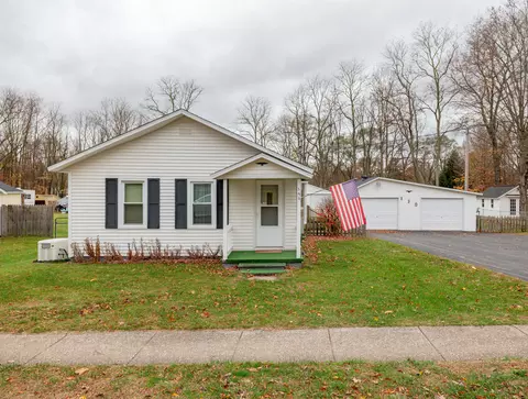 130 S Sunset St, Plainwell, MI 49080 photo 2