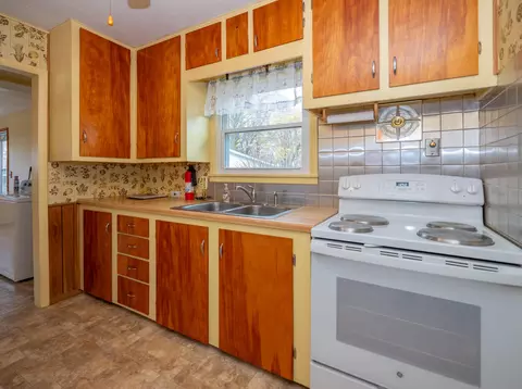130 S Sunset St, Plainwell, MI 49080 photo 8
