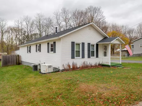 130 S Sunset St, Plainwell, MI 49080 photo 3