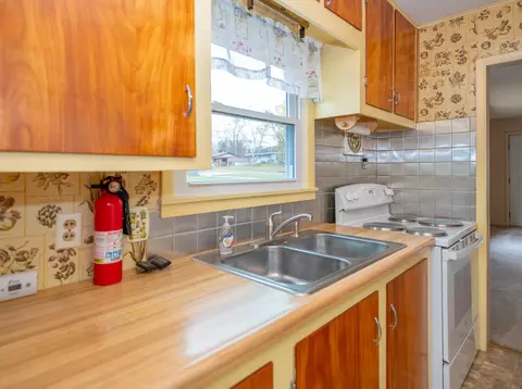 130 S Sunset St, Plainwell, MI 49080 photo 9