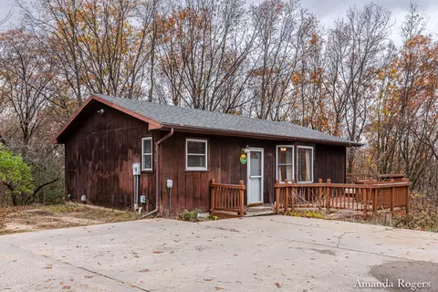 9360 Winslow Dr, Saranac, MI 48881