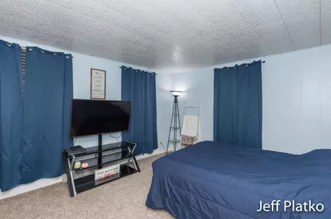 622 S Pearl St, Belding, MI 48809 photo 16