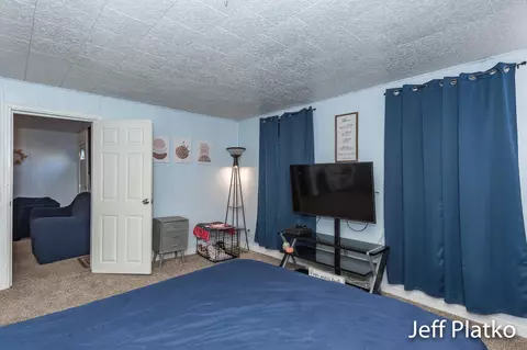 622 S Pearl St, Belding, MI 48809 photo 17