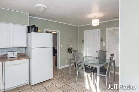 622 S Pearl St, Belding, MI 48809 photo 8