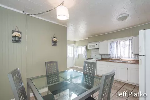 622 S Pearl St, Belding, MI 48809 photo 10