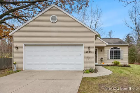 6853 Whispering Forest Dr NE, Cedar Springs, MI 49319