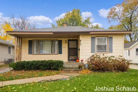 810 Bryant St SW, Wyoming, MI 49509