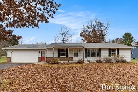 10648 Wildwood Dr, Greenville, MI 48838