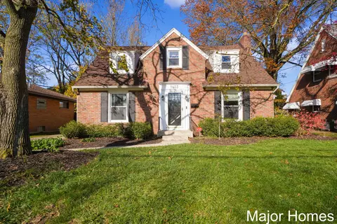 1853 Leonard St NW, Grand Rapids, MI 49504
