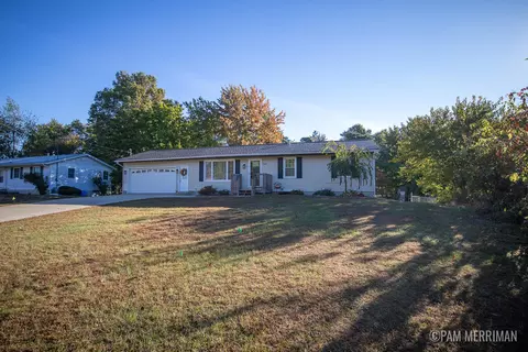 3154 Memorial Dr, Holland, MI 49424