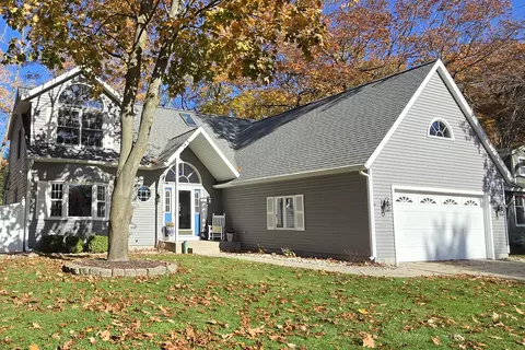 2344 Pleasant Hill Dr, Norton Shores, MI 49441