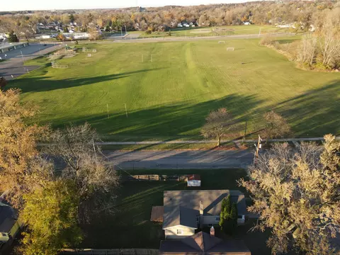 834 Maltby St, Jackson, MI 49202 photo 2