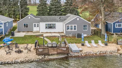 75 14 Mile Rd NE, Sparta, MI 49345