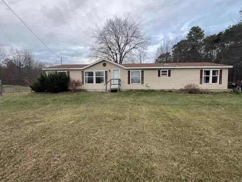 7495 W 108th St, Grant, MI 49327
