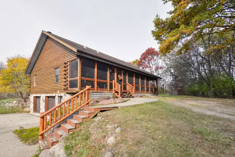 926 Sanders Rd, Oxford, MI 48371