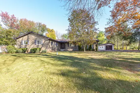 8127 Stoneham Dr, Ypsilanti, MI 48197