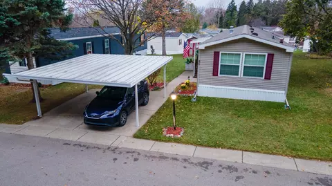 16430 Park Lk #86, East Lansing, MI 48823