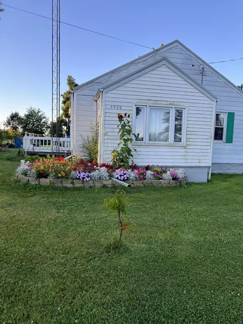 2909 Lilac Rd, Hillsdale, MI 49242