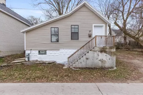 27 Inlet Pl NE, Grand Rapids, MI 49503