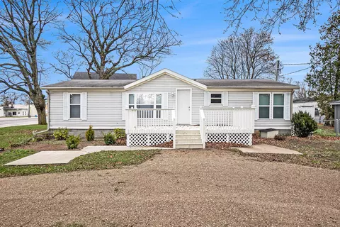 197 E Main St, Mecosta, MI 49332