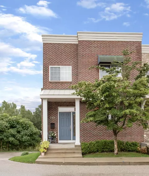 239 S Eastowne Dr, Norton Shores, MI 49444