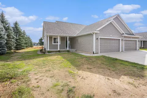 605 Bush Blvd, Three Rivers, MI 49093