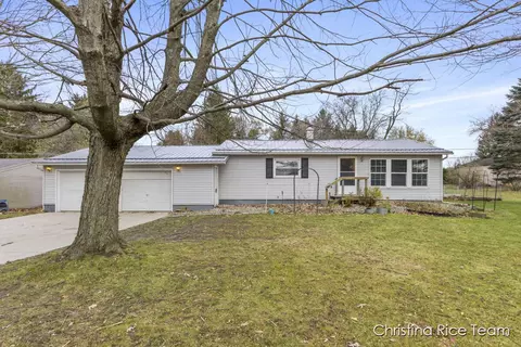 9410 Peck Rd, Greenville, MI 48838