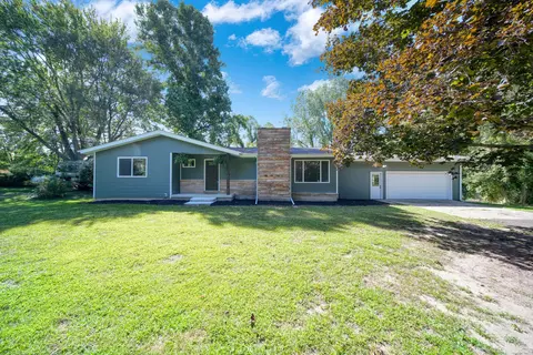 2830 Island Hwy, Charlotte, MI 48813