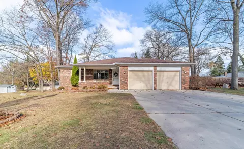 5010 Clearview Dr, Clarkston, MI 48348