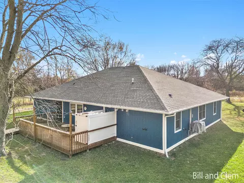 6685 119th Ave, Fennville, MI 49408