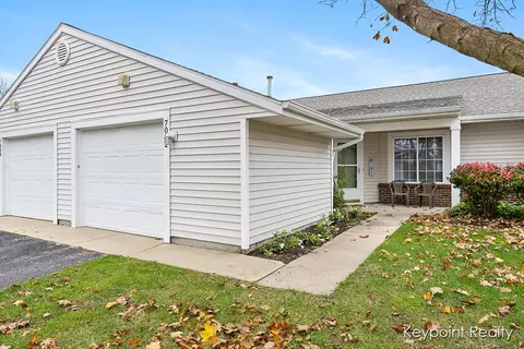7082 W Cannon Place Dr NE, Rockford, MI 49341